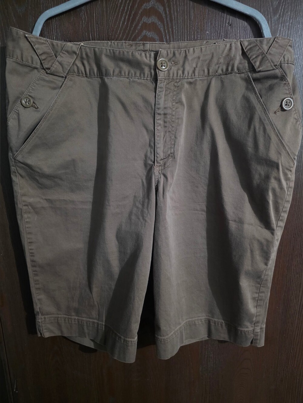 a.n.a Women's Cargo Shorts in Brown